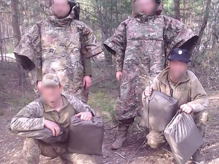 Передали нашим захисникам антитеплові пончо