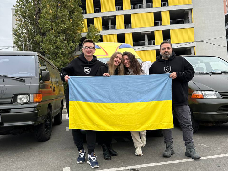 Автопотяг з трьох авто для наших захисників